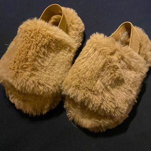 Toddler fur sandals